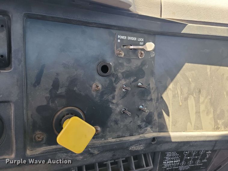 image for item DX6965 1998 International 4900 dump flatbed truck