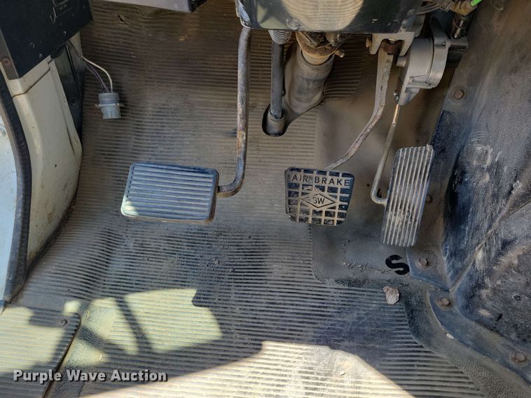 image for item DX6965 1998 International 4900 dump flatbed truck