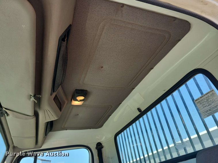 image for item DX6965 1998 International 4900 dump flatbed truck