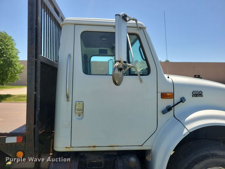image for item DX6965 1998 International 4900 dump flatbed truck