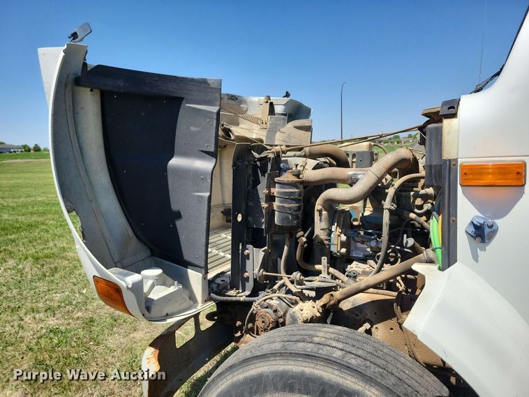 image for item DX6965 1998 International 4900 dump flatbed truck