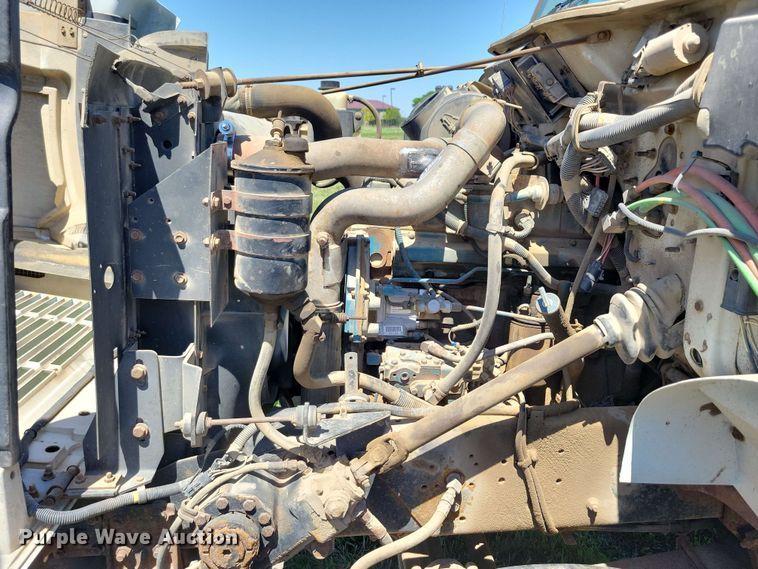 image for item DX6965 1998 International 4900 dump flatbed truck