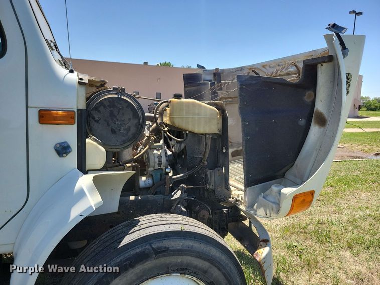 image for item DX6965 1998 International 4900 dump flatbed truck