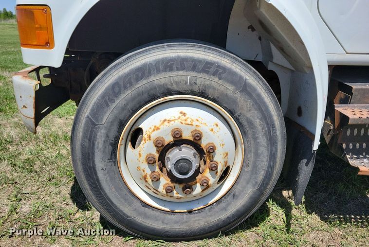 image for item DX6965 1998 International 4900 dump flatbed truck