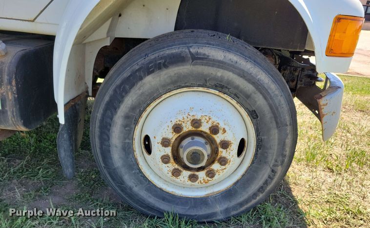 image for item DX6965 1998 International 4900 dump flatbed truck