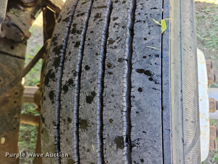 image for item DX6965 1998 International 4900 dump flatbed truck