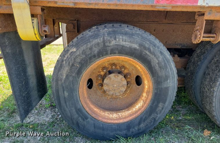 image for item DX6965 1998 International 4900 dump flatbed truck