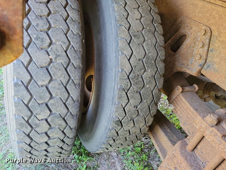 image for item DX6965 1998 International 4900 dump flatbed truck