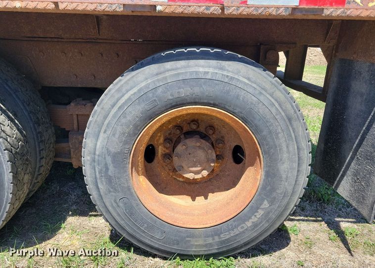 image for item DX6965 1998 International 4900 dump flatbed truck