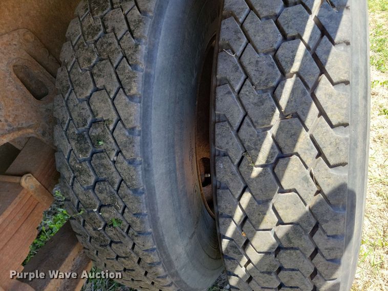 image for item DX6965 1998 International 4900 dump flatbed truck