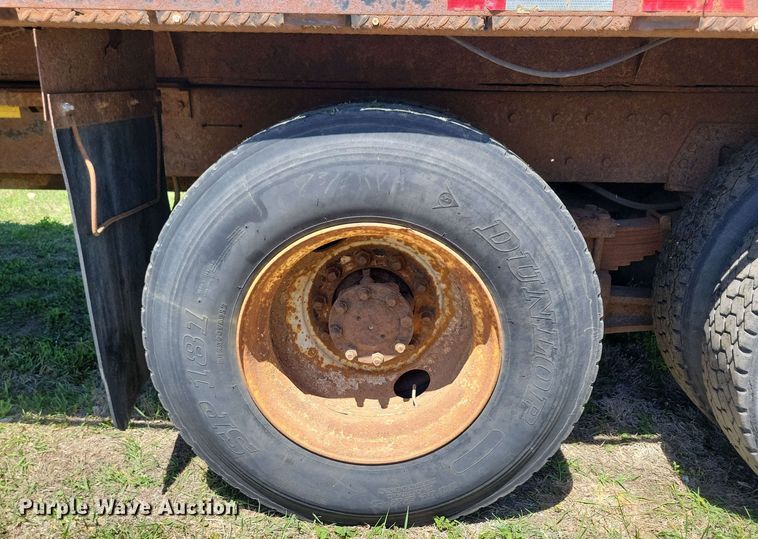 image for item DX6965 1998 International 4900 dump flatbed truck