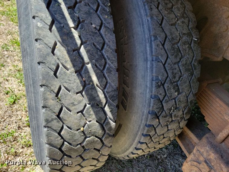 image for item DX6965 1998 International 4900 dump flatbed truck