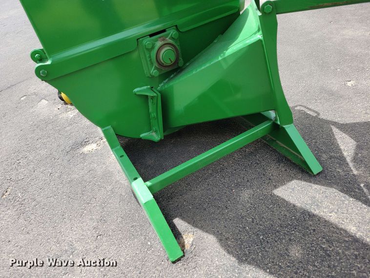 image for item DX6966 Wallenstein BX62 wood chipper