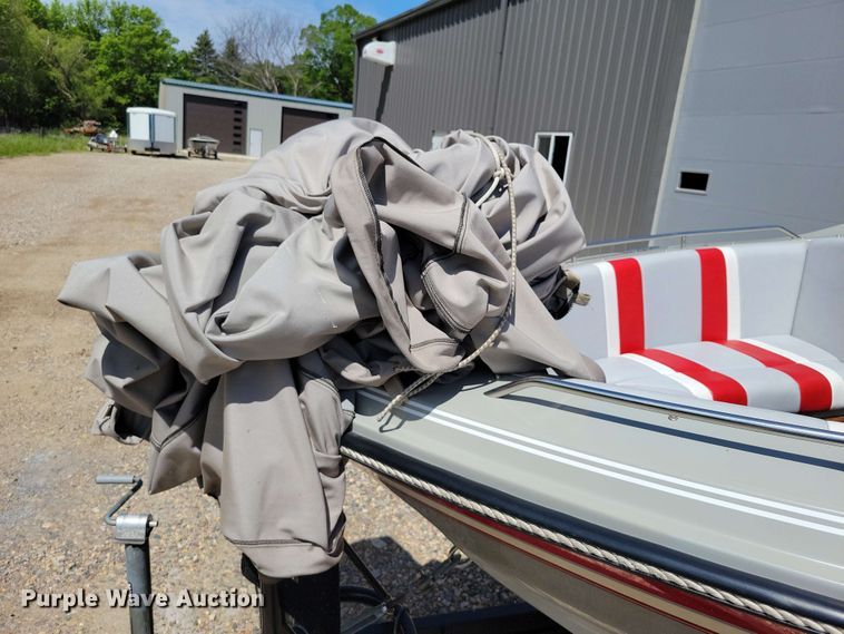 image for item DX6983 1989 Correct Craft Martinique boat