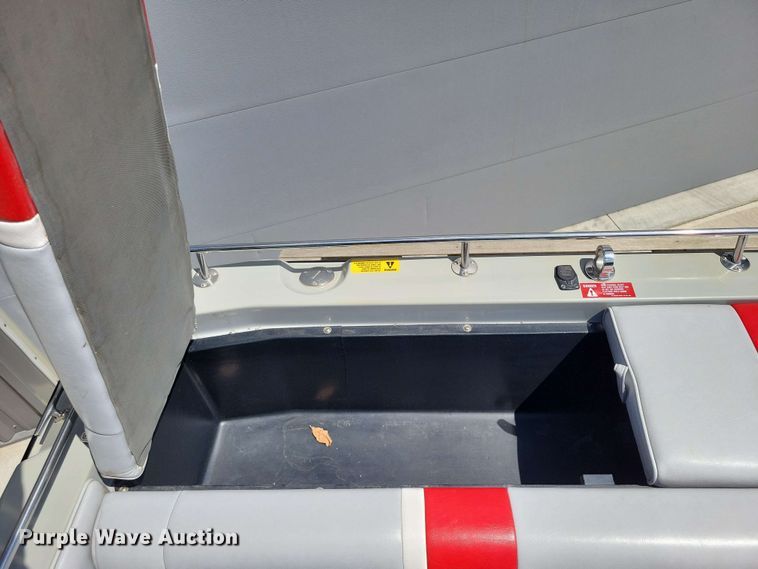 image for item DX6983 1989 Correct Craft Martinique boat