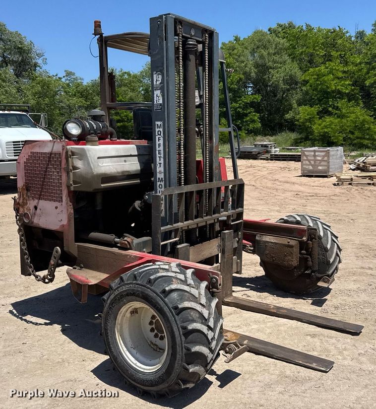 image for item DY0002 2002 Sterling LT9500 flatbed truck