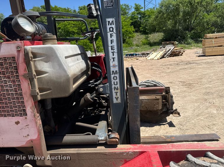 image for item DY0002 2002 Sterling LT9500 flatbed truck