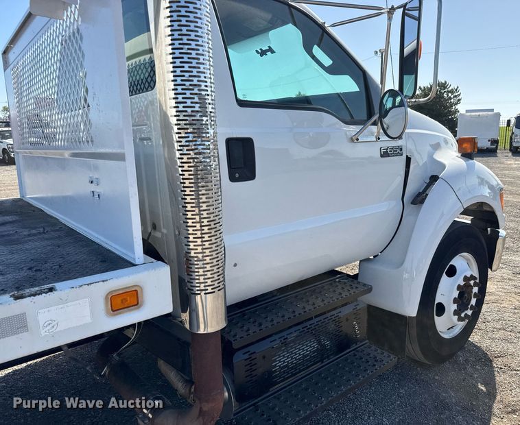 image for item DY0024 2012 Ford F650 Super Duty flatbed truck