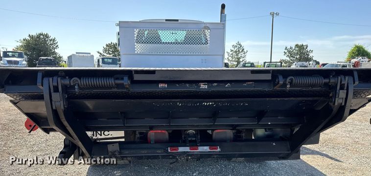 image for item DY0024 2012 Ford F650 Super Duty flatbed truck