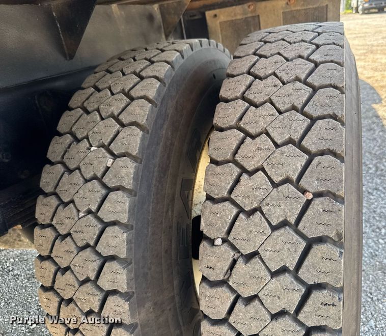 image for item DY0024 2012 Ford F650 Super Duty flatbed truck