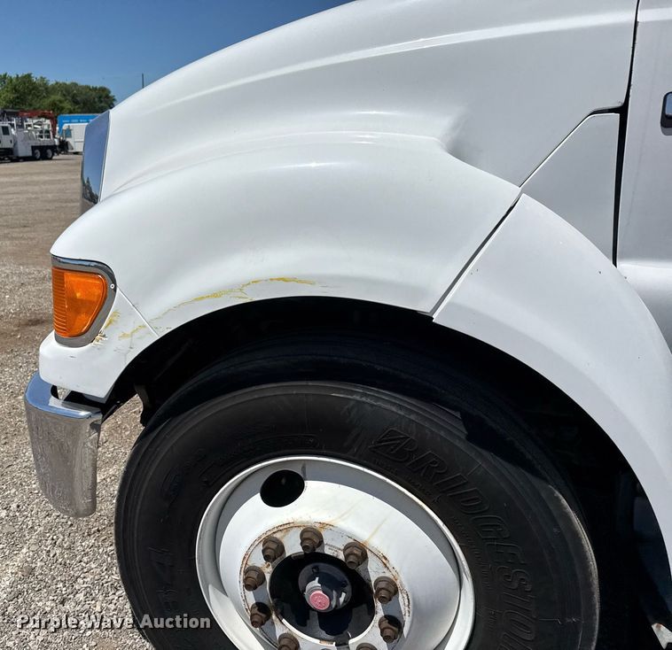 image for item DY0032 2010 Ford F650 Super Duty box truck