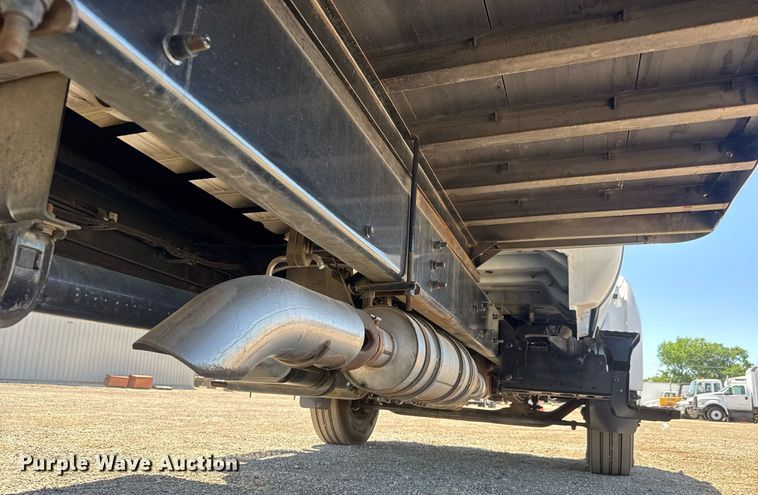 image for item DY0032 2010 Ford F650 Super Duty box truck