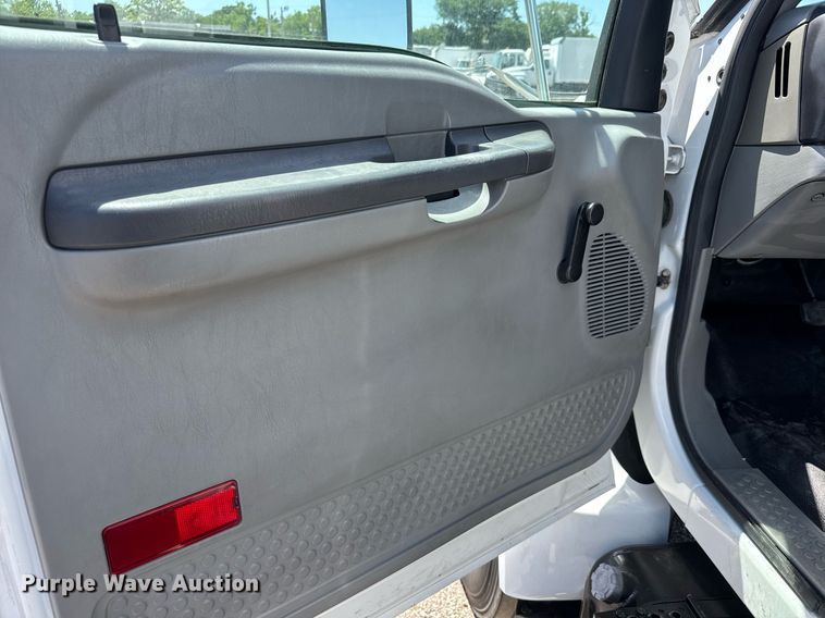 image for item DY0032 2010 Ford F650 Super Duty box truck