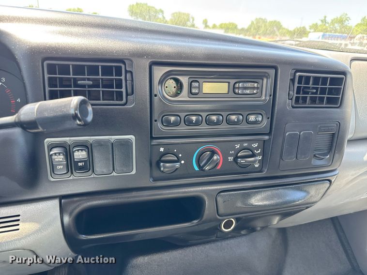 image for item DY0032 2010 Ford F650 Super Duty box truck