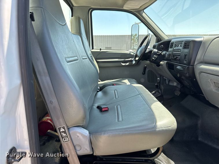 image for item DY0032 2010 Ford F650 Super Duty box truck