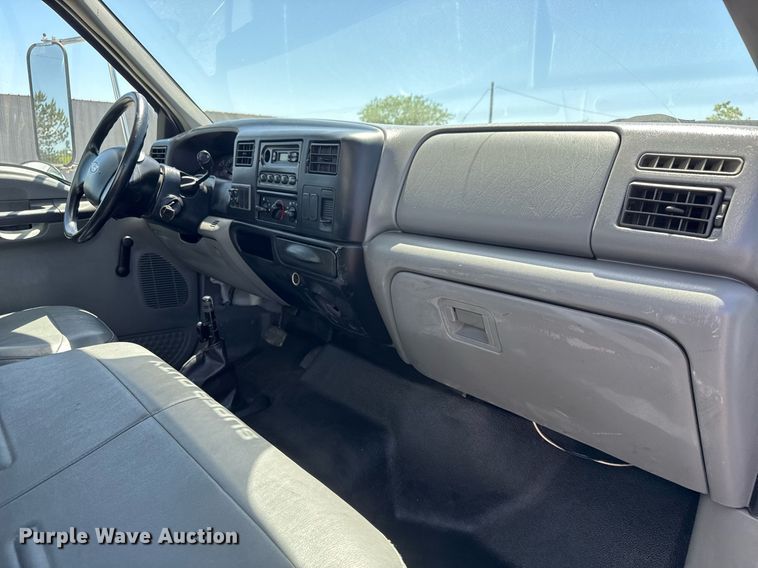 image for item DY0032 2010 Ford F650 Super Duty box truck