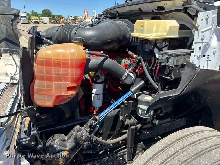 image for item DY0032 2010 Ford F650 Super Duty box truck