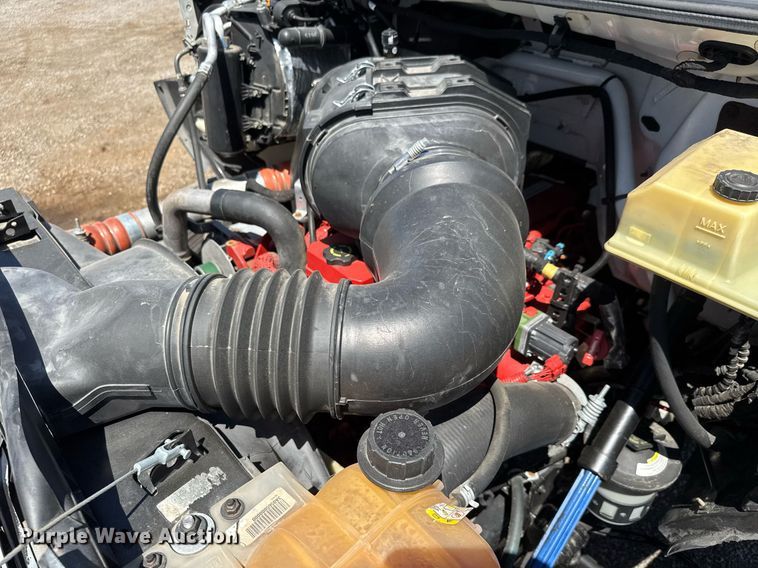 image for item DY0032 2010 Ford F650 Super Duty box truck