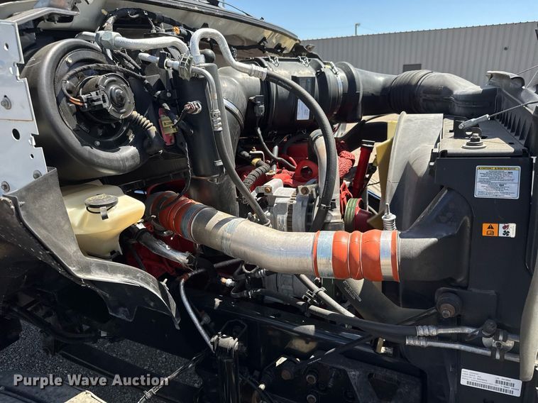 image for item DY0032 2010 Ford F650 Super Duty box truck