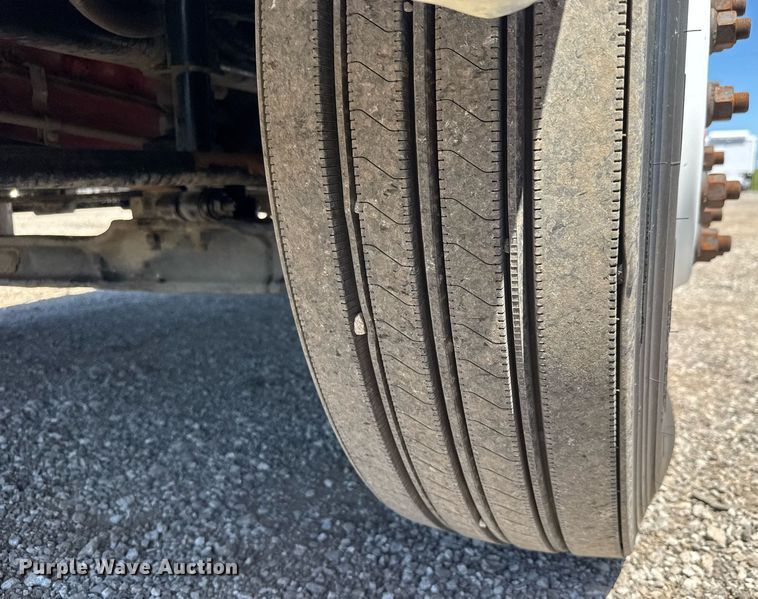 image for item DY0032 2010 Ford F650 Super Duty box truck