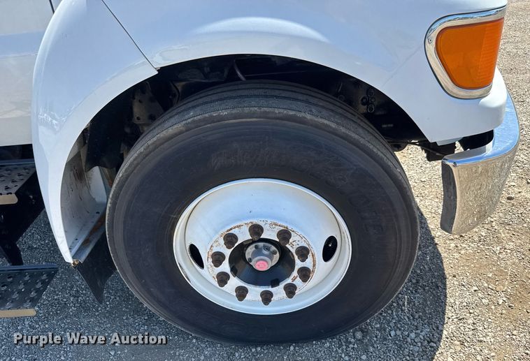 image for item DY0032 2010 Ford F650 Super Duty box truck