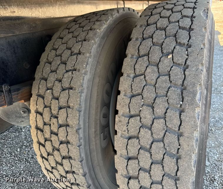 image for item DY0032 2010 Ford F650 Super Duty box truck