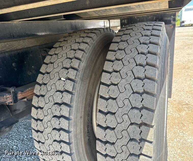 image for item DY0032 2010 Ford F650 Super Duty box truck