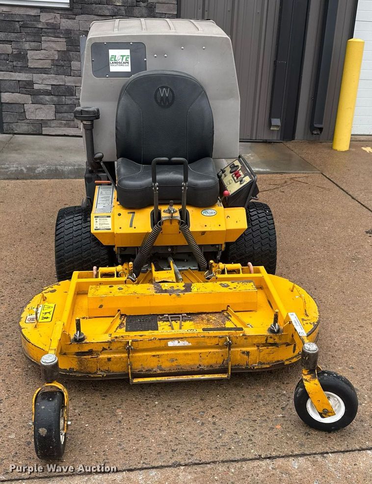 image for item DY0069 2006 Walker MTGHS ZTR lawn mower