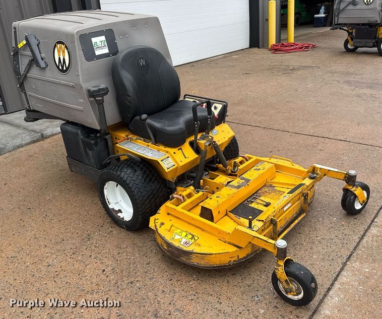image for item DY0069 2006 Walker MTGHS ZTR lawn mower