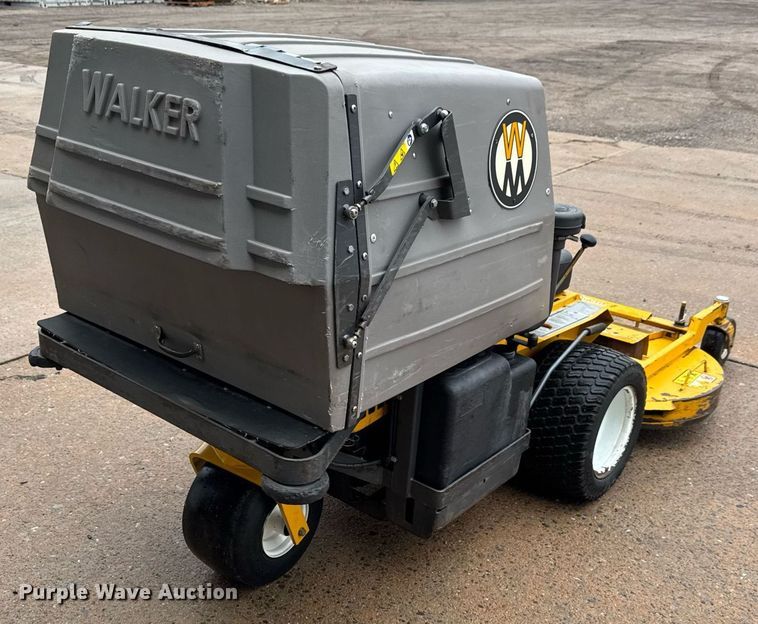 image for item DY0069 2006 Walker MTGHS ZTR lawn mower
