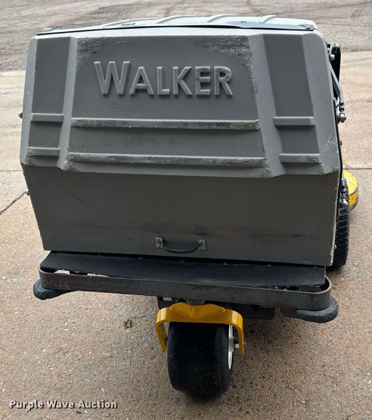 image for item DY0069 2006 Walker MTGHS ZTR lawn mower