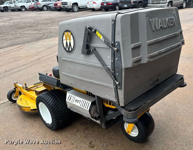 image for item DY0069 2006 Walker MTGHS ZTR lawn mower