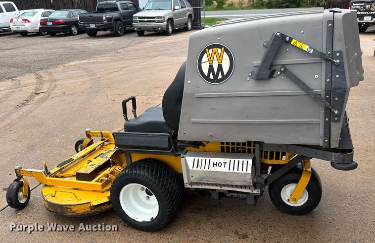 image for item DY0069 2006 Walker MTGHS ZTR lawn mower