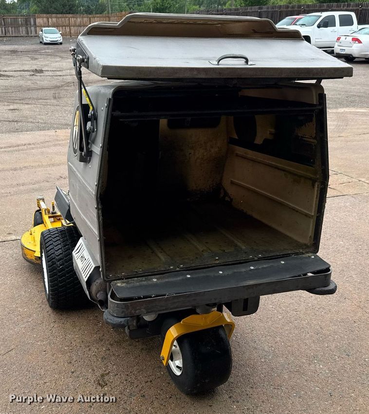 image for item DY0069 2006 Walker MTGHS ZTR lawn mower