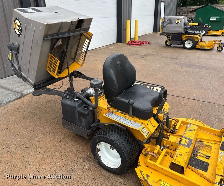 image for item DY0069 2006 Walker MTGHS ZTR lawn mower