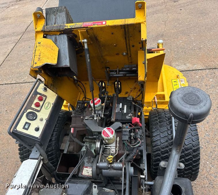 image for item DY0069 2006 Walker MTGHS ZTR lawn mower