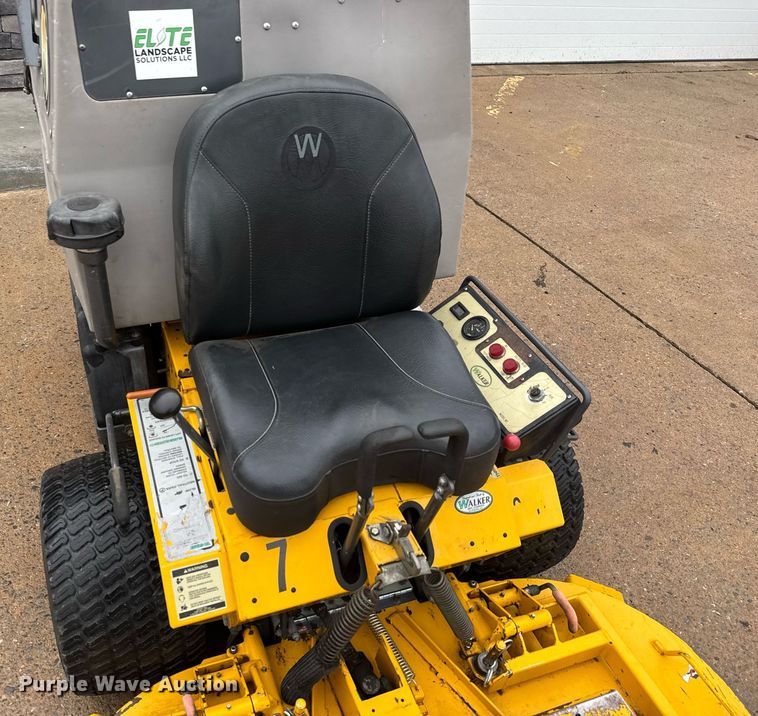 image for item DY0069 2006 Walker MTGHS ZTR lawn mower