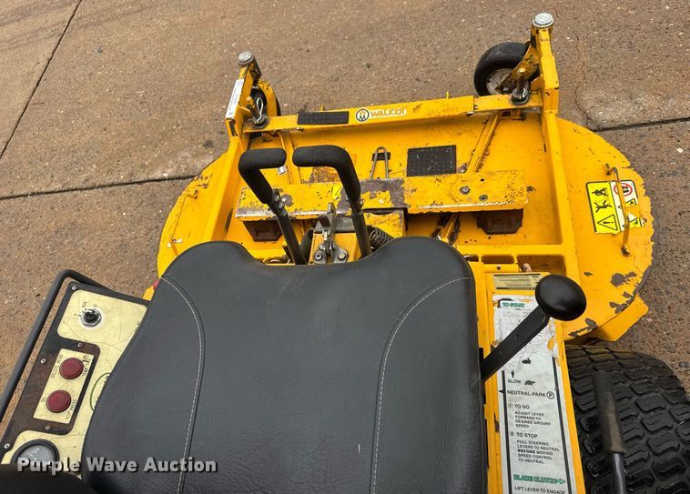 image for item DY0069 2006 Walker MTGHS ZTR lawn mower