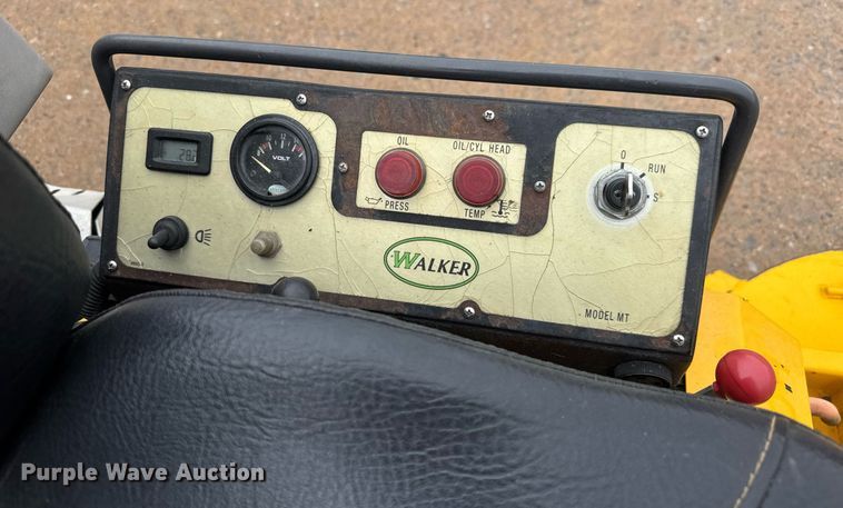 image for item DY0069 2006 Walker MTGHS ZTR lawn mower