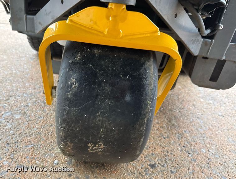 image for item DY0069 2006 Walker MTGHS ZTR lawn mower